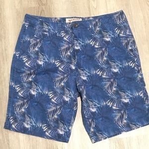 Blue pattern size 34 Arizona jean co shorts